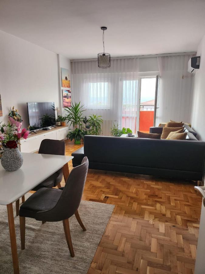 One Bedroom Apartment - Close The City Center! Prishtina Prishtinë Luaran gambar