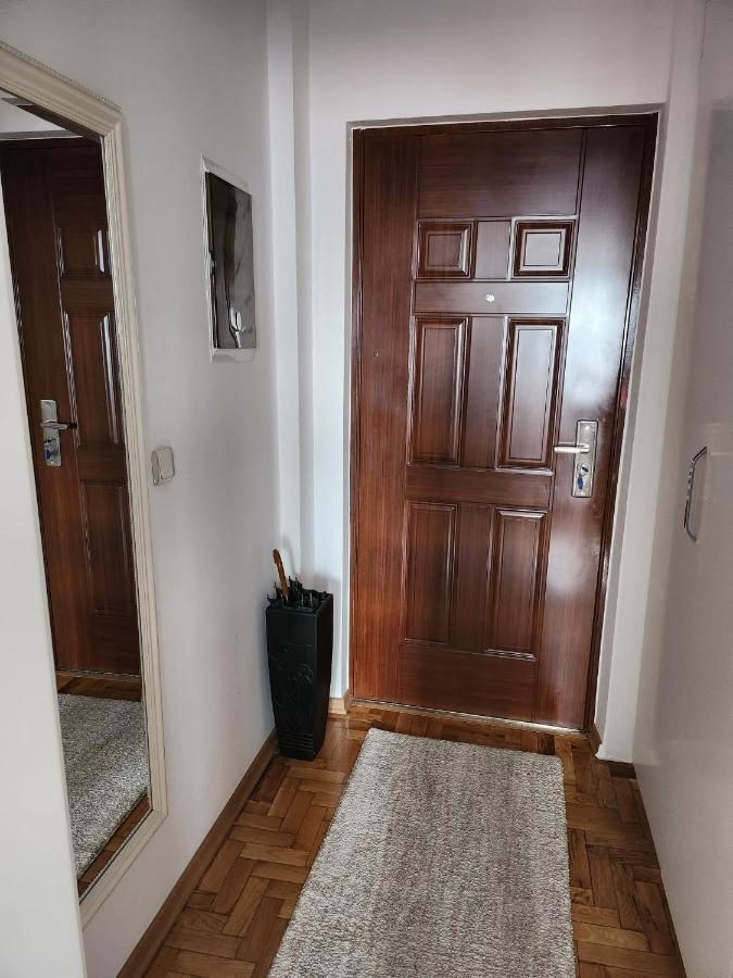 One Bedroom Apartment - Close The City Center! Prishtina Prishtinë Luaran gambar