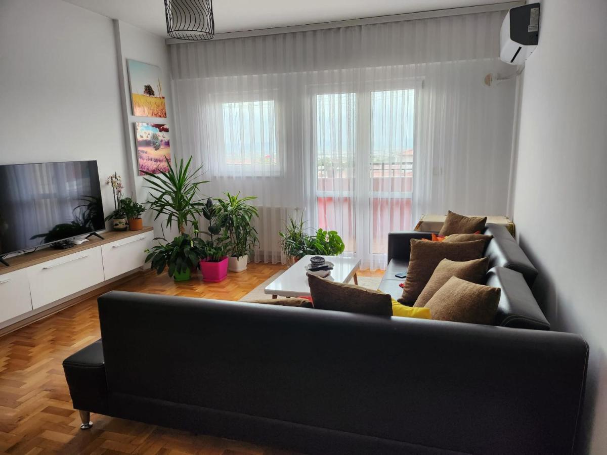 One Bedroom Apartment - Close The City Center! Prishtina Prishtinë Luaran gambar